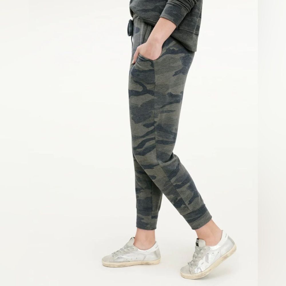 SPLENDID Camo Joggers - Picture 2 of 7